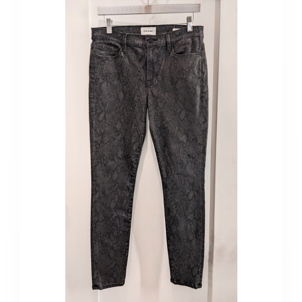 Frame | Le Skinny De Jeanne Snake Print Jeans In Tonal Python - Picture 2 of 10